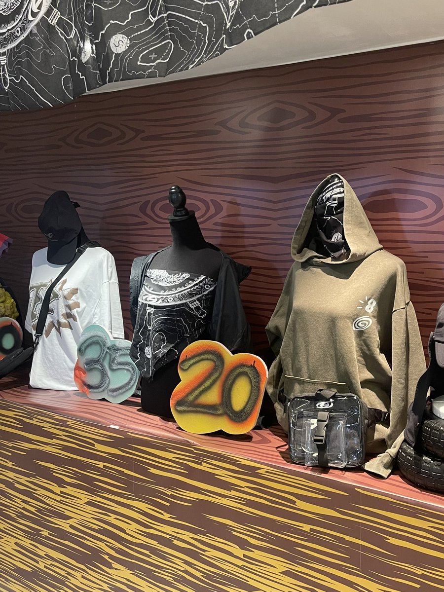 hello82LA's tweet photo. LAST FULL DAY of 82Valley and LE SSERAFIM POP-UP in LA!
Make sure to grab your ATINY ZONE GIFT and LE SSERAFIM Exclusive Merch before it's too late!
๐ hello82 LA will close early at 2PM tomorrow (4/21)
#hello82 #hello82LA #hello82ATLANTA #82playground #82Valley #LE_SSERAFIMPOPUP