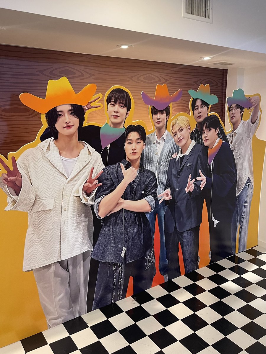 hello82LA's tweet photo. LAST FULL DAY of 82Valley and LE SSERAFIM POP-UP in LA!
Make sure to grab your ATINY ZONE GIFT and LE SSERAFIM Exclusive Merch before it's too late!
๐ hello82 LA will close early at 2PM tomorrow (4/21)
#hello82 #hello82LA #hello82ATLANTA #82playground #82Valley #LE_SSERAFIMPOPUP