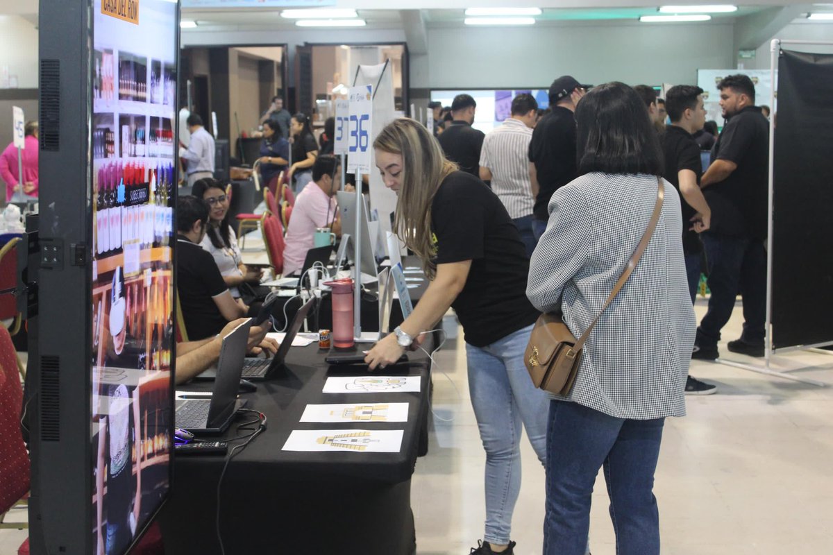 CCICHN's tweet photo. Más de 50 emprendedores tecnológicos presentan útiles y creativas propuestas de servicios en el #BazarTech 

Si buscas automatizar procesos en tu negocio o servicios digitales, acude y explora. 

⏰ Abierto hasta las 7:00 pm en #Expocentro #SPS https://t.co/jAt05gNqzy