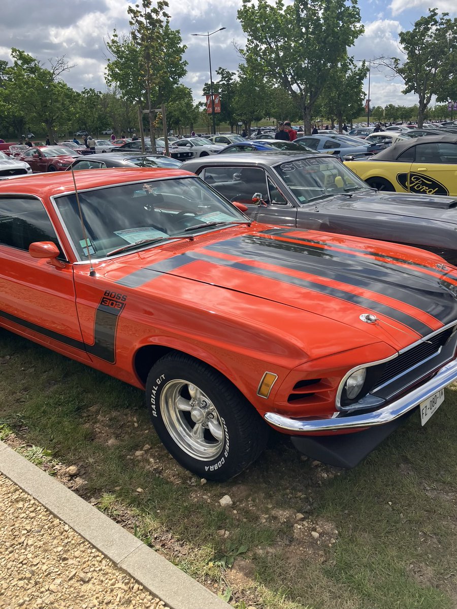 CBourroux's tweet photo. On se retrouve   @RTLmatinweekend avec @StphCarpentier1 pr 60 ans @FordMustang avec rassemblement XXL +1500 Mustang  au Futuroscope https://t.co/z2l2lzshVk