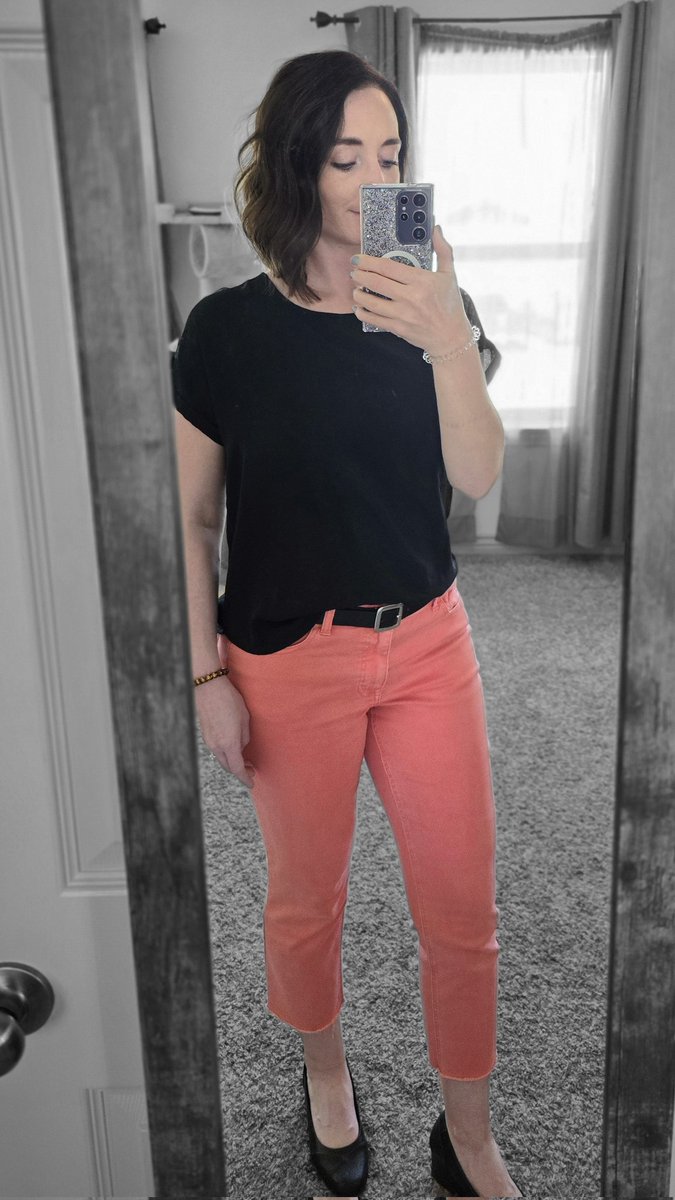 Outfit of the day. I'm loving these coral pants for summer! liketk.it/4E76m