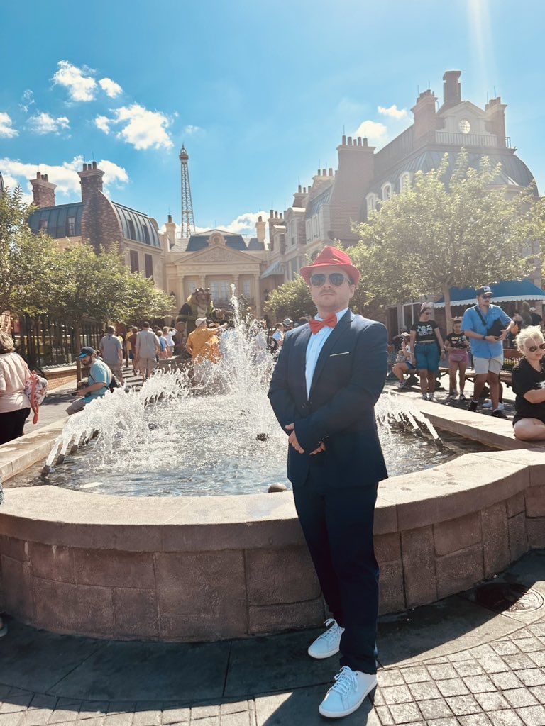 rteetz's tweet photo. Just Dappering my life away in 95 degrees #WaltDisneyWorld #DapperDay https://t.co/NIdUxrb6BB