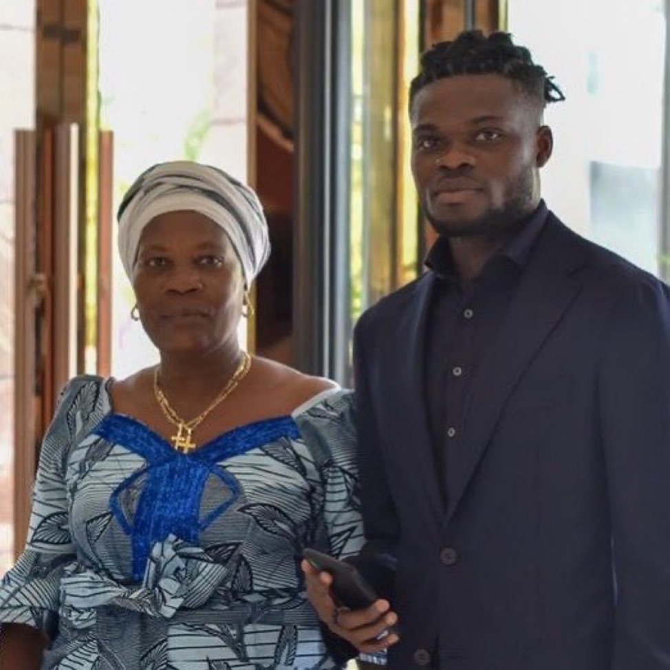 TrollTouchline's tweet photo. No Arsenal fan will skip this Picture of Thomas Partey and his mum without dropping a like ❤️ https://t.co/hAGClQfliK
