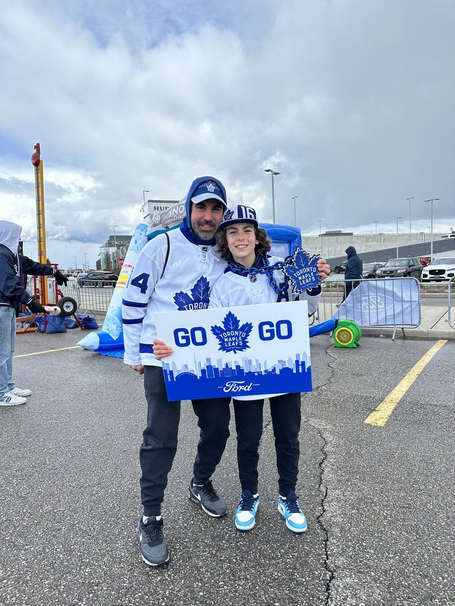 TheFordFANatic's tweet photo. That’s a wrap on Ford Playoff Rally #1! See you tomorrow at Fairview mall! https://t.co/KO2KL8ELVE