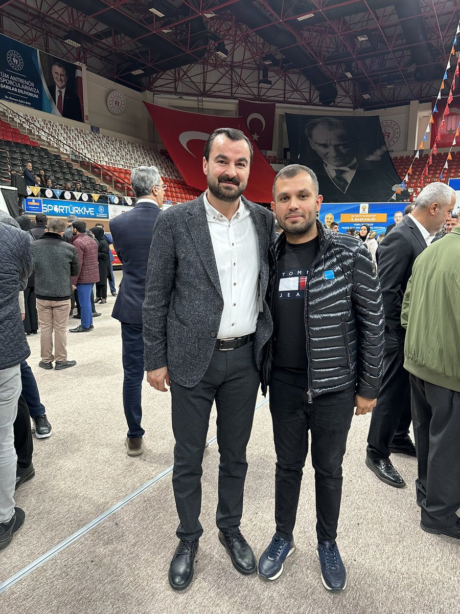 Çok değerli büyüğüm çalışmasına ve  gençliğe verdiği değeri her daim hissettiren samimi davranışlarına şahit olduğum Başkanım <a href="/av_osmantoprak/">Osman TOPRAK</a> Adam Gibi Adamdır.
Yolun Her Zaman Açık Olsun İnşallah Başkanım.

<a href="/FatmaSahin/">Fatma Şahin</a>