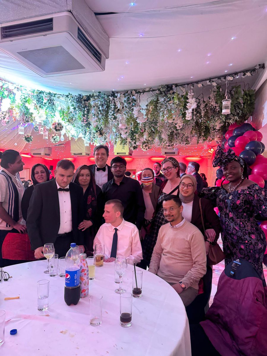 Huge congratulations to @thebinman & Take a Hike group on winning the Exceptional Contributions to UBU Award through the outstanding contribution to student and community members wellbeing at Ubies Awards @BradfordUniSU 🙌 🥳👏🥾 #UBUAwards #hiker