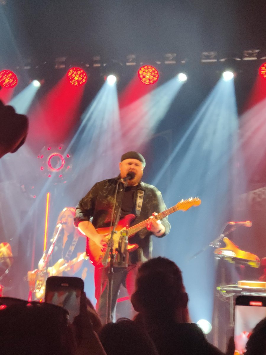 gem42_99's tweet photo. Last night in Bristol seeing @IamTomWalker was the best!! #TomWalker #BestNight https://t.co/8VDXMCgfSX