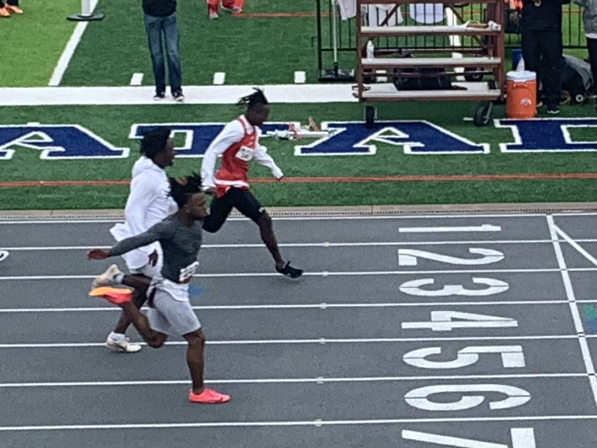 Regional champ!! Rondale Carridine wins the 100 and is headed to Austin!! @Supt_GCISD @GCISD @AlexFingers7 @Coachdebesse5 @GrapevineTrack