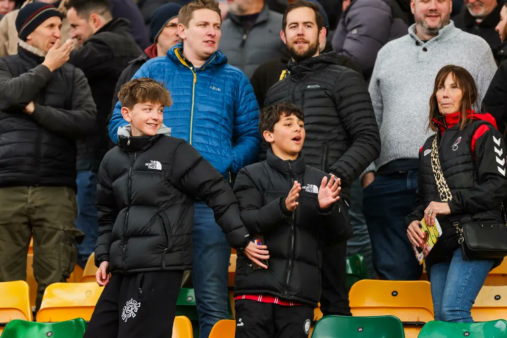 Good team performance today by @BristolCity and a marker today that the fact we are dissapointed with just 1 point when should 3 , linesman poor for Norwich equaliser 20 yards behind play, Knight back in the 8 gave team legs , @JoeWilliams0812 superb . Our Leo loved today ❤️