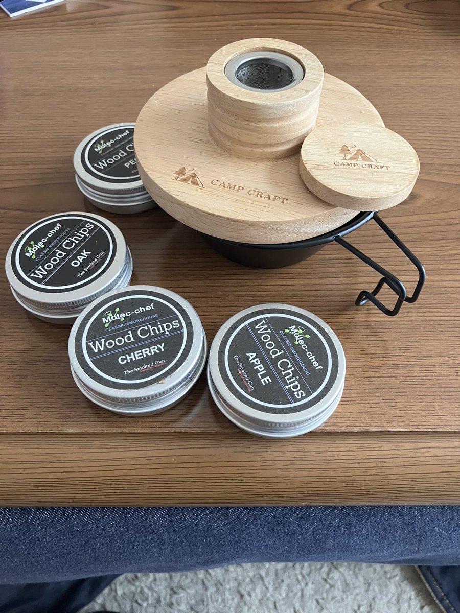 ryumakio's tweet photo. これ買った！燻製器

 #CAMPCRAFT
 #燻製器 https://t.co/whBENkw2pm