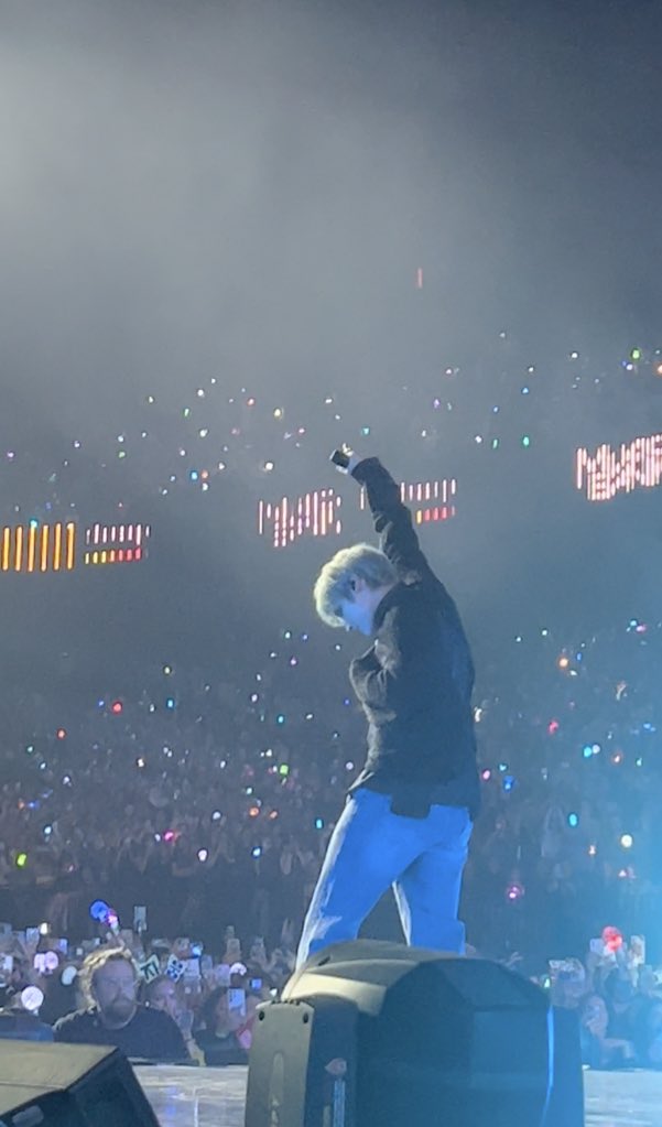eloquestlydae's tweet photo. HUENING KAI ROCKING THE STAGE AT MUSIC BANK, A THREAD https://t.co/KniQJos4U6