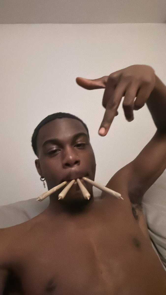 KillinBanks's tweet photo. Happy 4/20 🎄 https://t.co/2Nfvh6QUi0