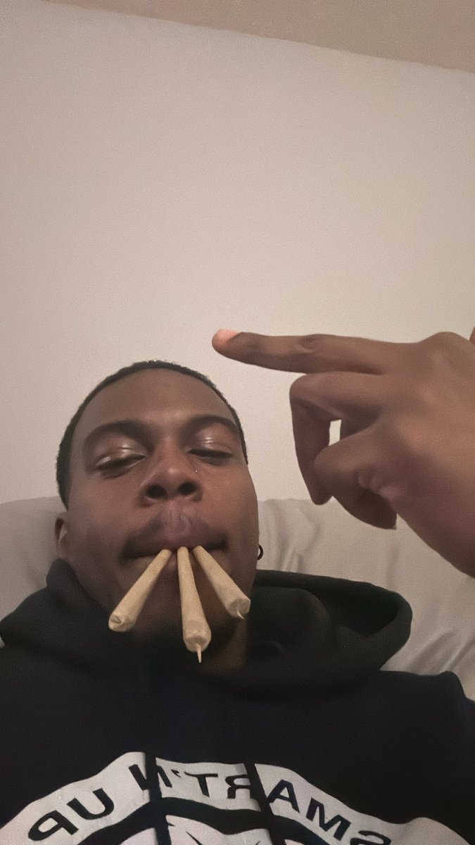 KillinBanks's tweet photo. Happy 4/20 🎄 https://t.co/2Nfvh6QUi0
