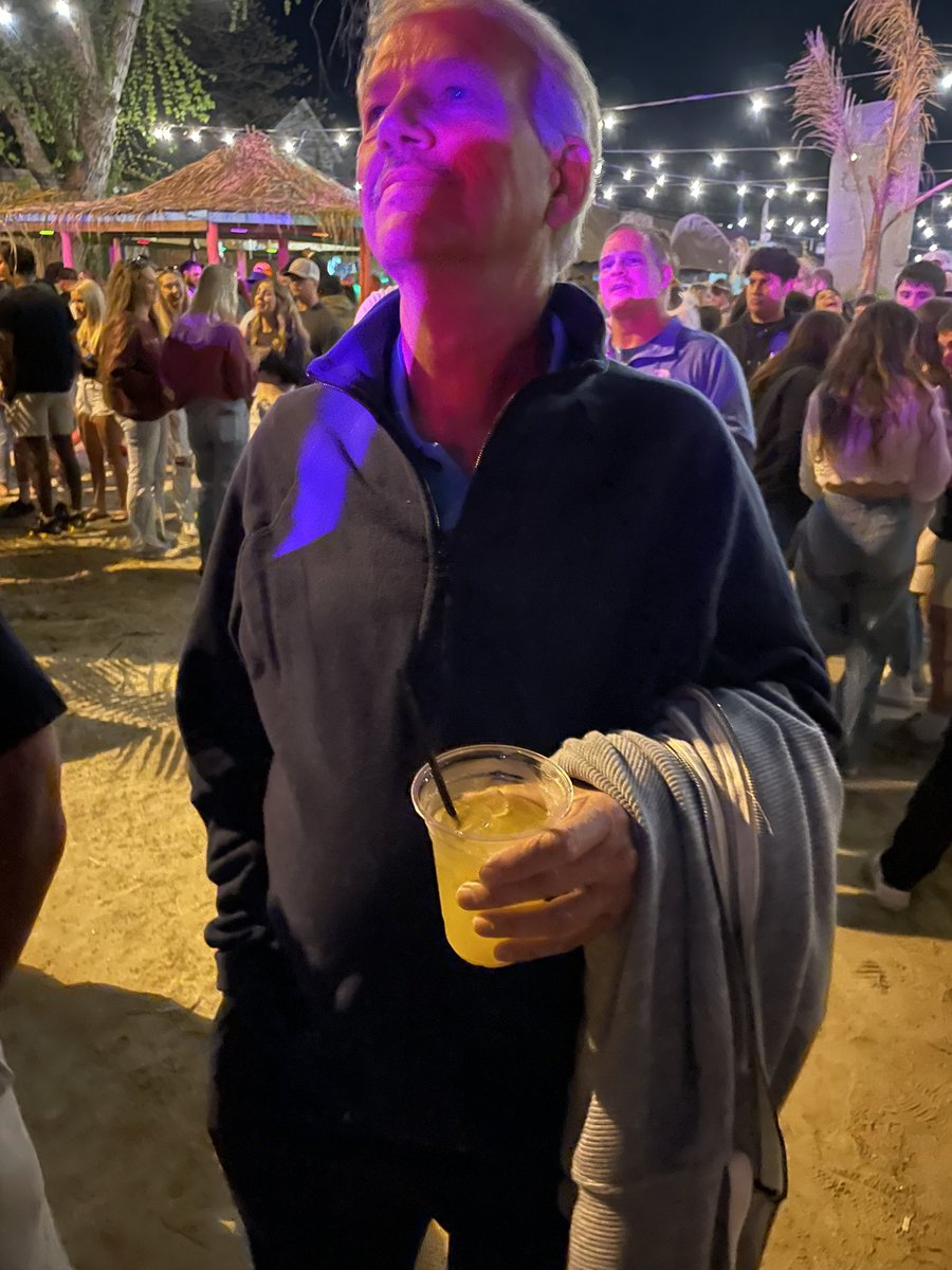 aaallie28's tweet photo. The vibe I bring to the function https://t.co/VaYIp7pC76