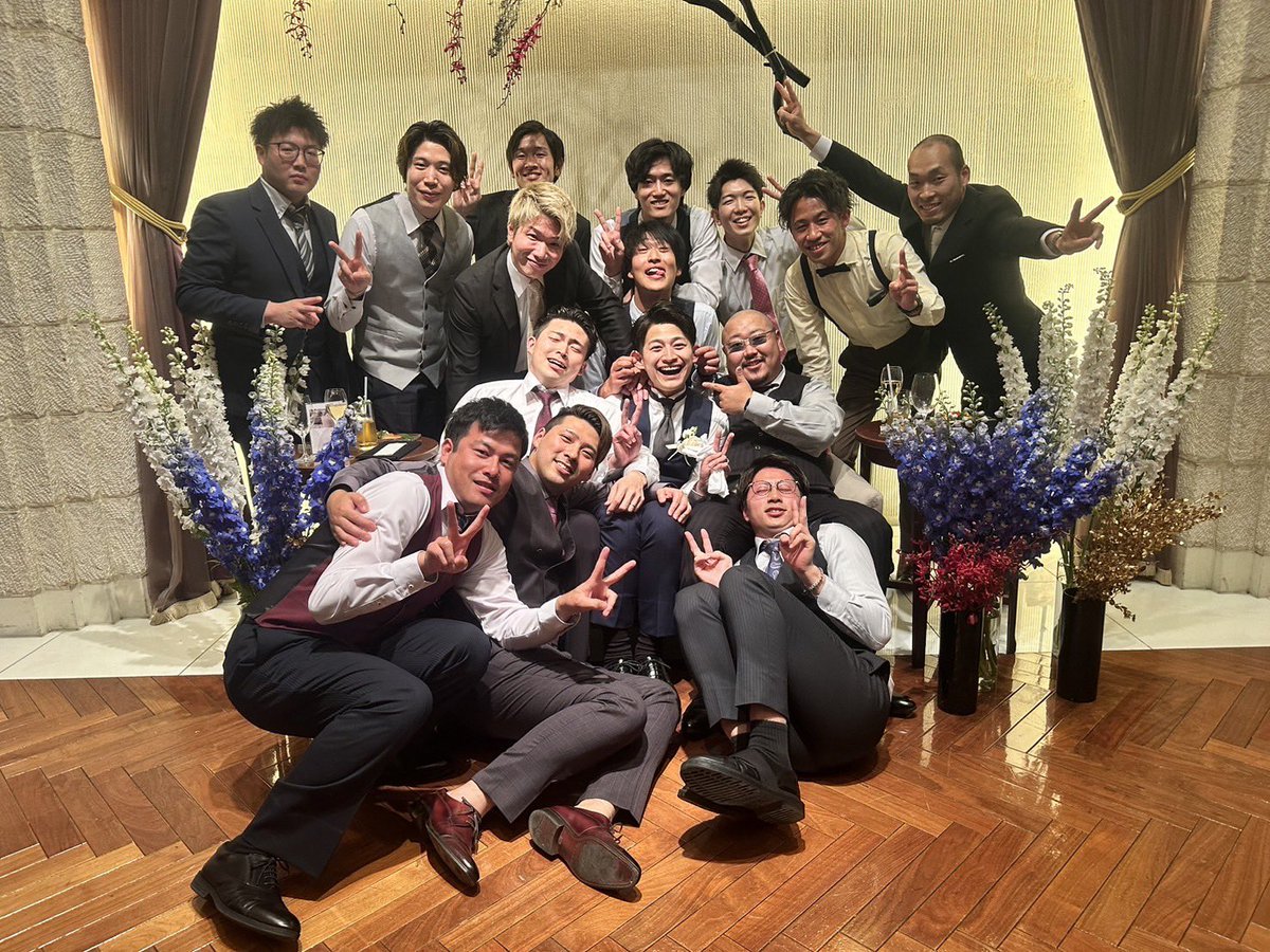 gaotang_gt113's tweet photo. 昨日は結婚式(๑´ڡ`๑)
呼びたい人まだまだいましたがそこは自分の力不足。
でも来てくださった方々、自分の車人生を最高に楽しくしてくださった方々をお呼び出来て本当に嬉しいです🤭
たくさん写真もありがとうございます(о´∀`о)
これからもどうぞ末永くよろしくお願いいたします。
#出会いに感謝 https://t.co/4SvNnwNshS