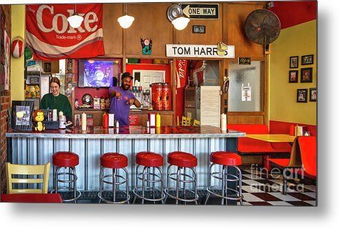 “𝐁𝐔𝐑𝐆𝐄𝐑 𝐁𝐀𝐑” 50s 60s classic, vintage, retro diner, New metal print at buff.ly/3QaT03g  #SheliaHuntPhotography #BestOfTheUSA #BestOfThe_USA #VirginiaIsForLovers #Virginia #BurgerBar #BristolVA #retro #50s #60s #classic #50sdiner #metalprint #vintage