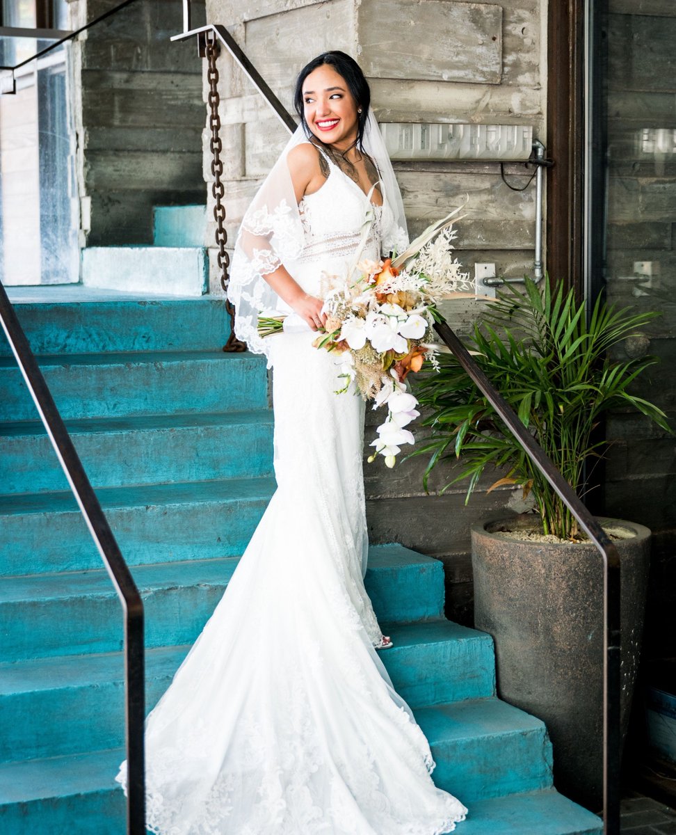 coryryanphoto's tweet photo. Individual bridal portraits amidst the wedding day rush? Absolutely! 📸💕 Ask your planner to build it into your timeline in advance so you don't even feel rushed. It's a nice excuse to escape for a breather and relax before rejoining the festivities! 

#BridalPortraits https://t.co/ydddy9p1Kj