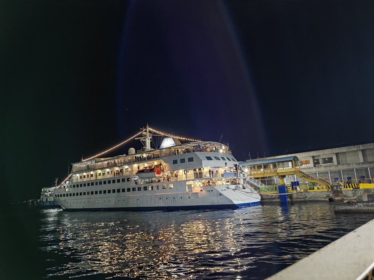 prnczdee's tweet photo. Doulos Hope 2024 📚 Had the chance to get in this 🛳 international floating bookstore before it sails to another country. #bookfair  - at Batangas https://t.co/BlH4XW4UvL