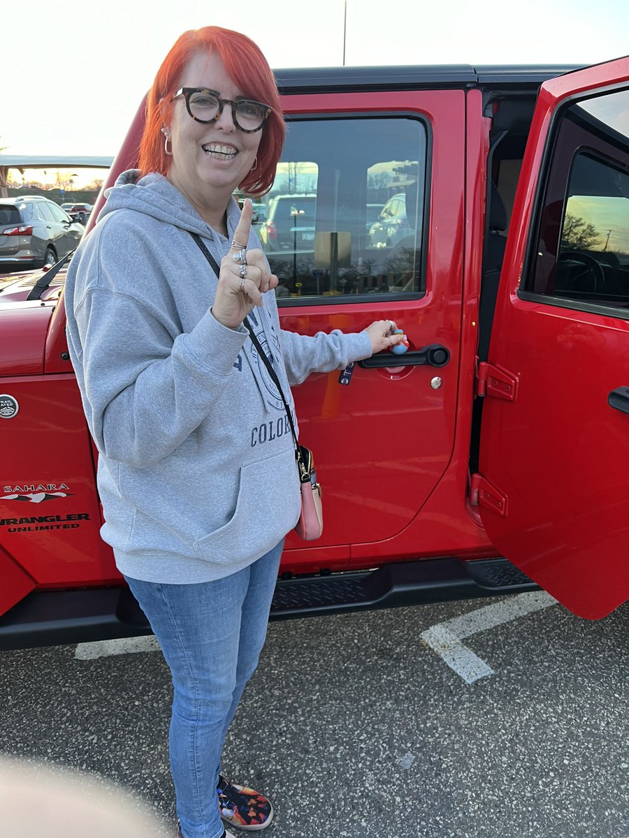 redheadedqt44's tweet photo. My first duck !!!!  #duckduckjeep https://t.co/y8wyAtpxhA