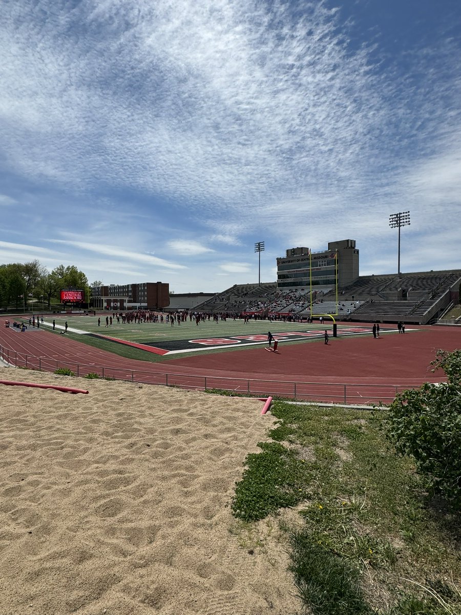 ConnorHerman07's tweet photo. Had a great time @UCMFootballTeam today! Thanks for the invite. It was great getting to see the facilities! @DLButler_2114 
@CoachHoltzclaw https://t.co/vm0dMqWZpX