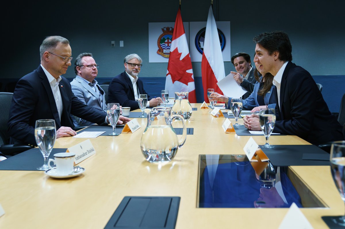 Today, Prime Minister Justin Trudeau met with the President of Poland, Andrzej Duda, at Canadian Forces Base Esquimalt. Read a summary of their meeting: ow.ly/nu6Q50Rku3T