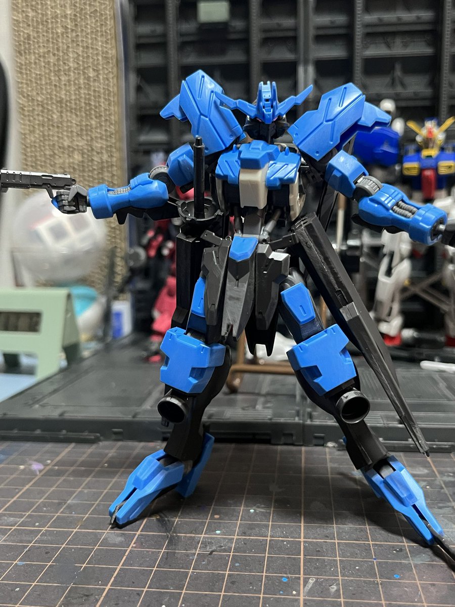 浮気ヴィダール 初鉄血キットだけど胴体スカスカしてるのか。 #ガンプラ