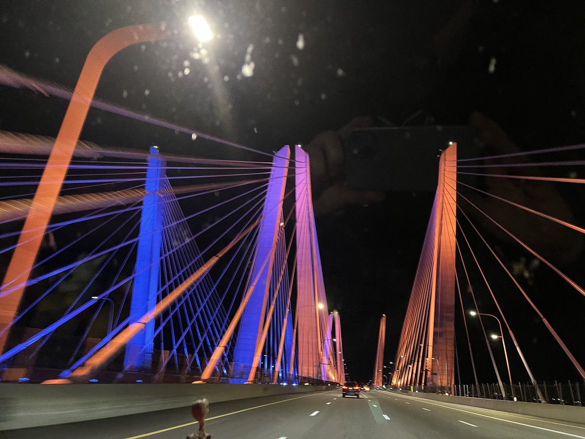 finallynewyork's tweet photo. The Tappan Zee Bridge illuminating the sky’s with Orange and Blue tonight https://t.co/abHubWTk3e