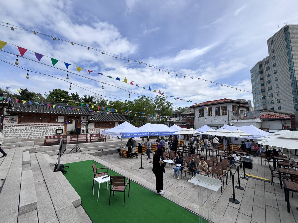 PlanBarcelona's tweet photo. 산조르디 축제 now @돈의문박물관마을 https://t.co/He77pvT7nL