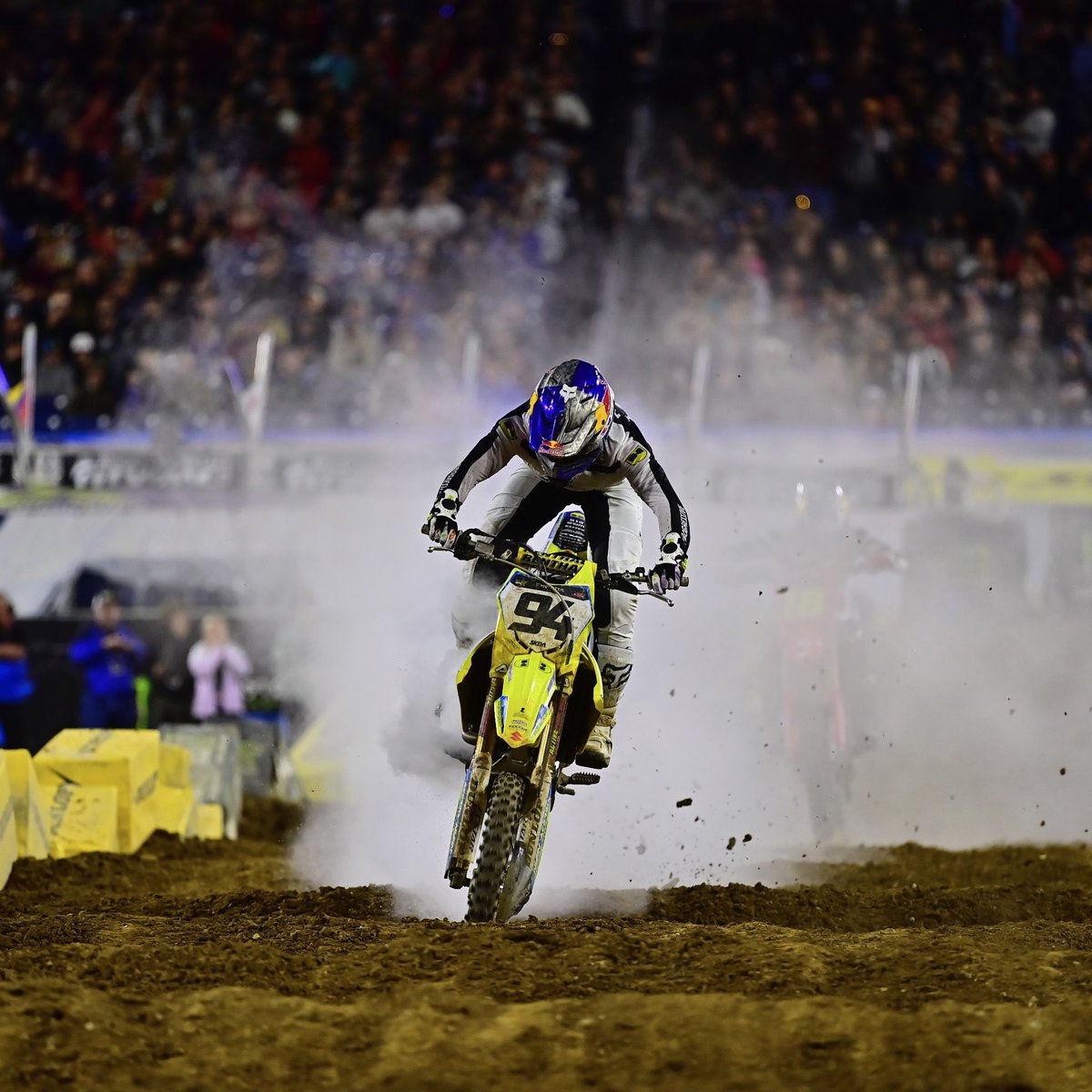 SupercrossLIVE's tweet photo. Heartbreak for @KenRoczen94 💔

#SupercrossLIVE #SMX https://t.co/6WntK6abvV