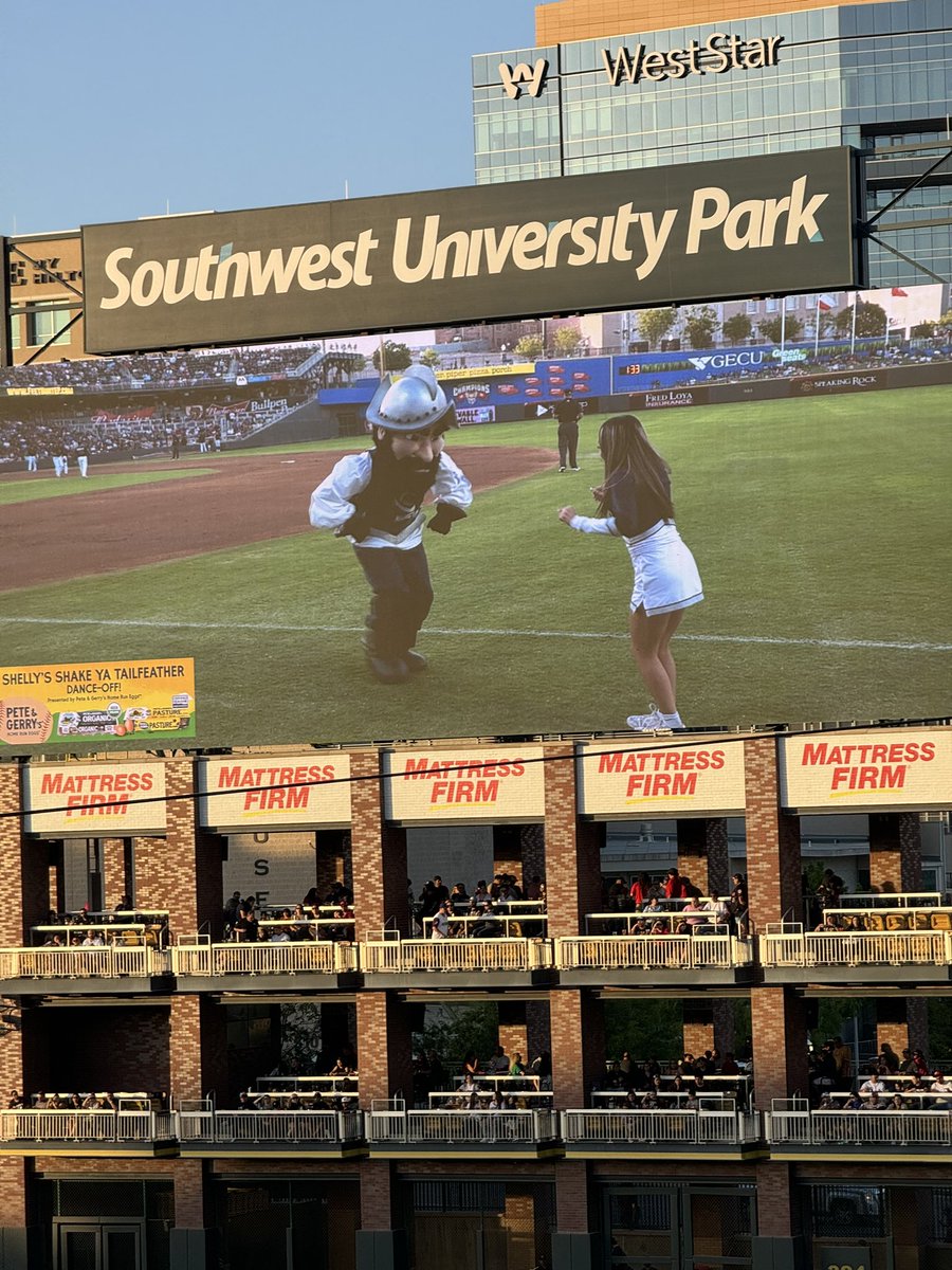 Look 👀 who represented #THEDISTRICT @epchihuahuas dance off! Way to go Conquistadores! @DVHSYISD