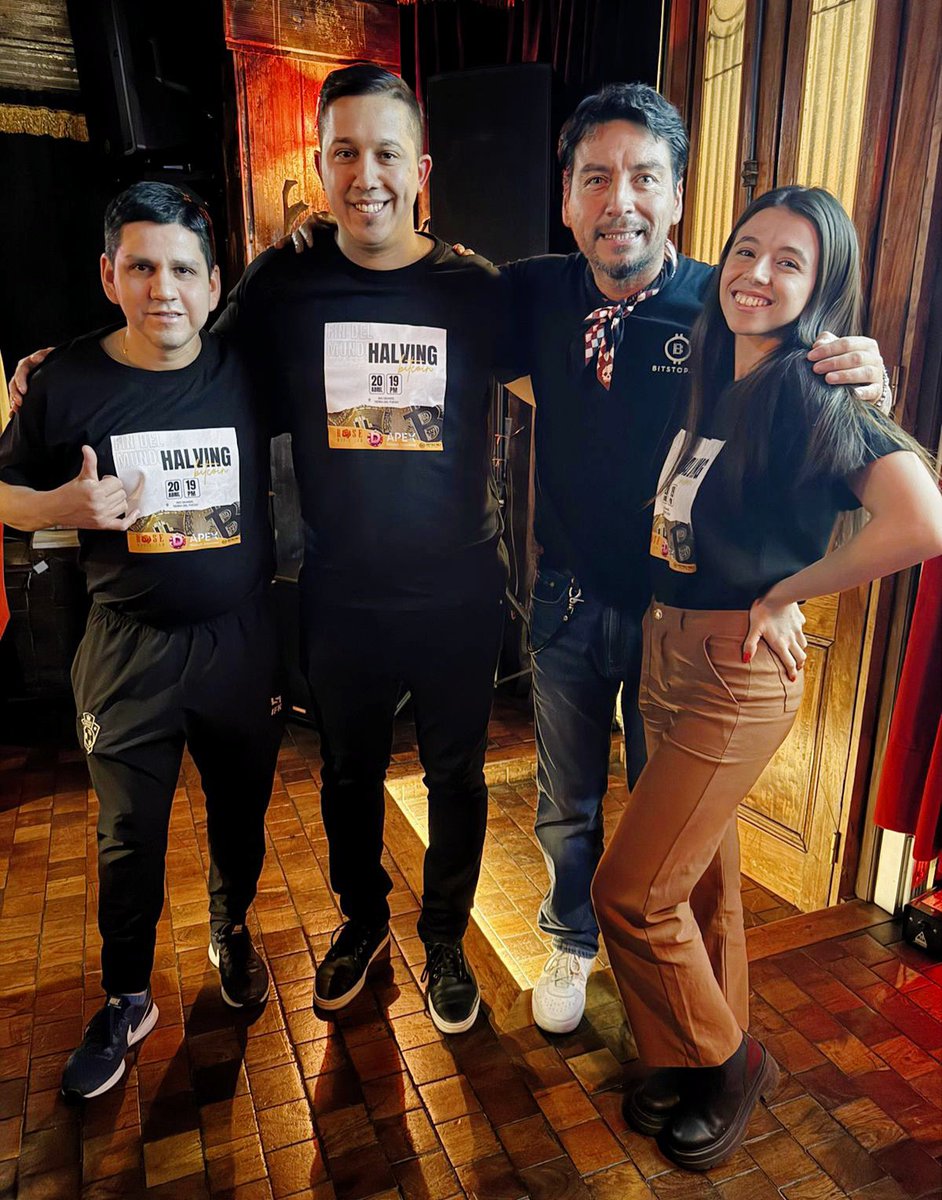 cesarvargas9420's tweet photo. Un lujo los expositores del #HalvingBitcoin del Fin del Mundo #Bitcoin @desencryptada @changocripto @nicodogecoin ⚡️⚡️👏🏻👏🏻⚡️⚡️👏🏻👏🏻⚡️⚡️👏🏻👏🏻 https://t.co/ofbC56DrSs