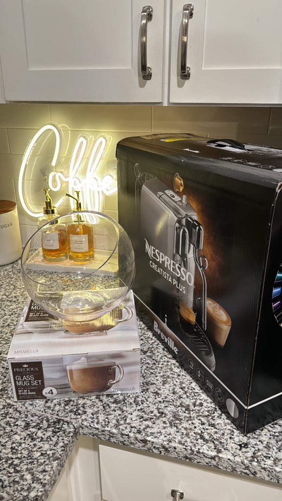 Rafaelespinal18's tweet photo. Coffee maker machine upgrade🤩🤩from me to me🥰 https://t.co/hbpWMm1xjR