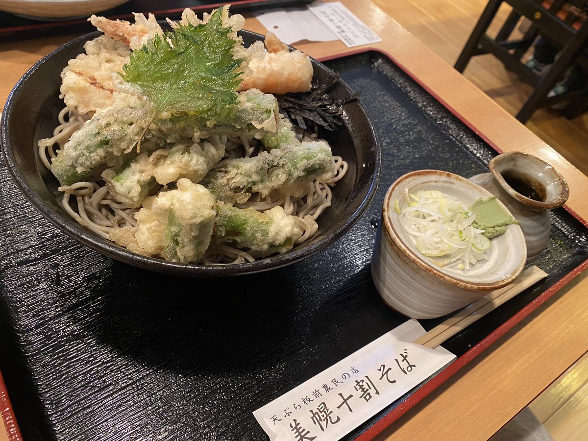 極太アスパラぶっかけそば！！！
これからはアスパラの時期だ😋