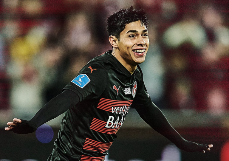 Camiseta Midtjylland (Osorio, 11)

Xinito Jay está evaluando la posibilidad de mandar a fabricar la camiseta del Midtjylland con el dorsal de Osorio, pero para que autoricen la confección se necesitan por lo menos 100 camisetas. 

Sigue +