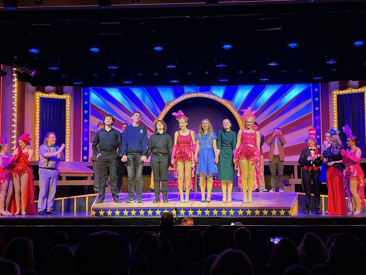 KenjiMatsudo's tweet photo. We love our Seniors! So many great shows and memories from this crew over the years.  Thanks for all the plays, songs, late nights, and amazing highlights! Go Madeira! #FinalBow https://t.co/p9SJI9KXLX