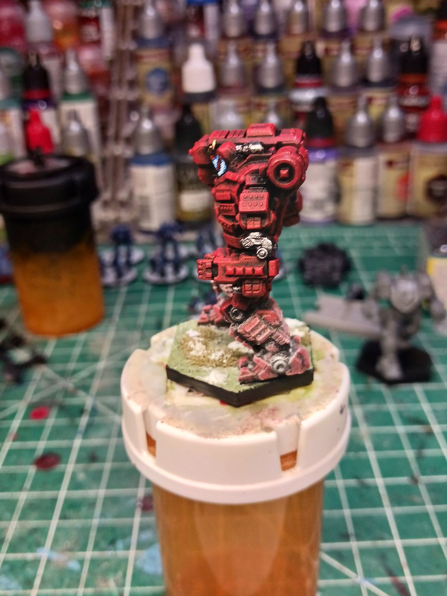 Berzerkermode Hunchie is done and dusted and ready to honor the Dragon all over the FedRats.

#battletech #paintingminis #miniaturepainting #wargaming