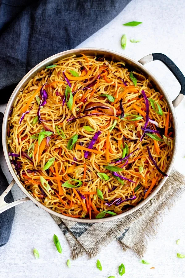 Colorful, healthy and so delicious- Vegetable Chowmein 🥡🥢
spicecravings.com/vegetable-chow…