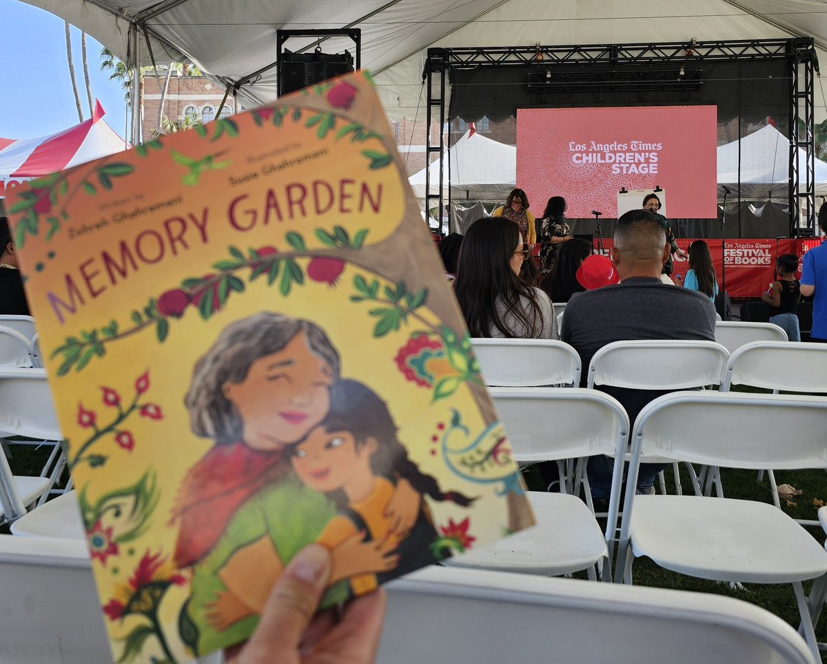 nazfordwrites's tweet photo. Sunny Saturday
Surrounded by stories, art,
family, and new friends.
#senryu #HaikuSaturday #bookfest
So nice to meet you @boygirlparty
@SkyOfRedPoppies #memorygarden https://t.co/4kQbmvCdxP