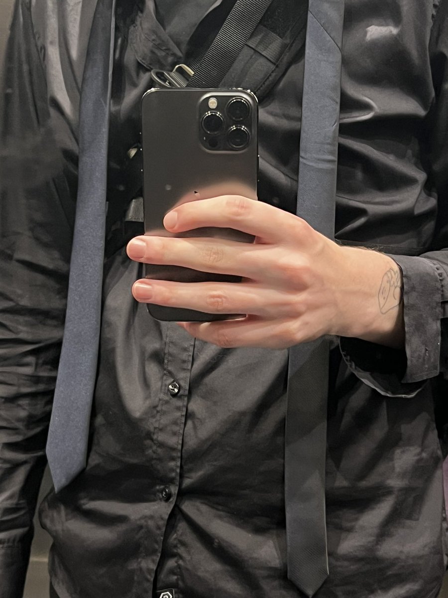 GoddamnfuckE's tweet photo. @thefelixxfiles do i count or does it not cause it's a suit https://t.co/Itm7v7XVtr
