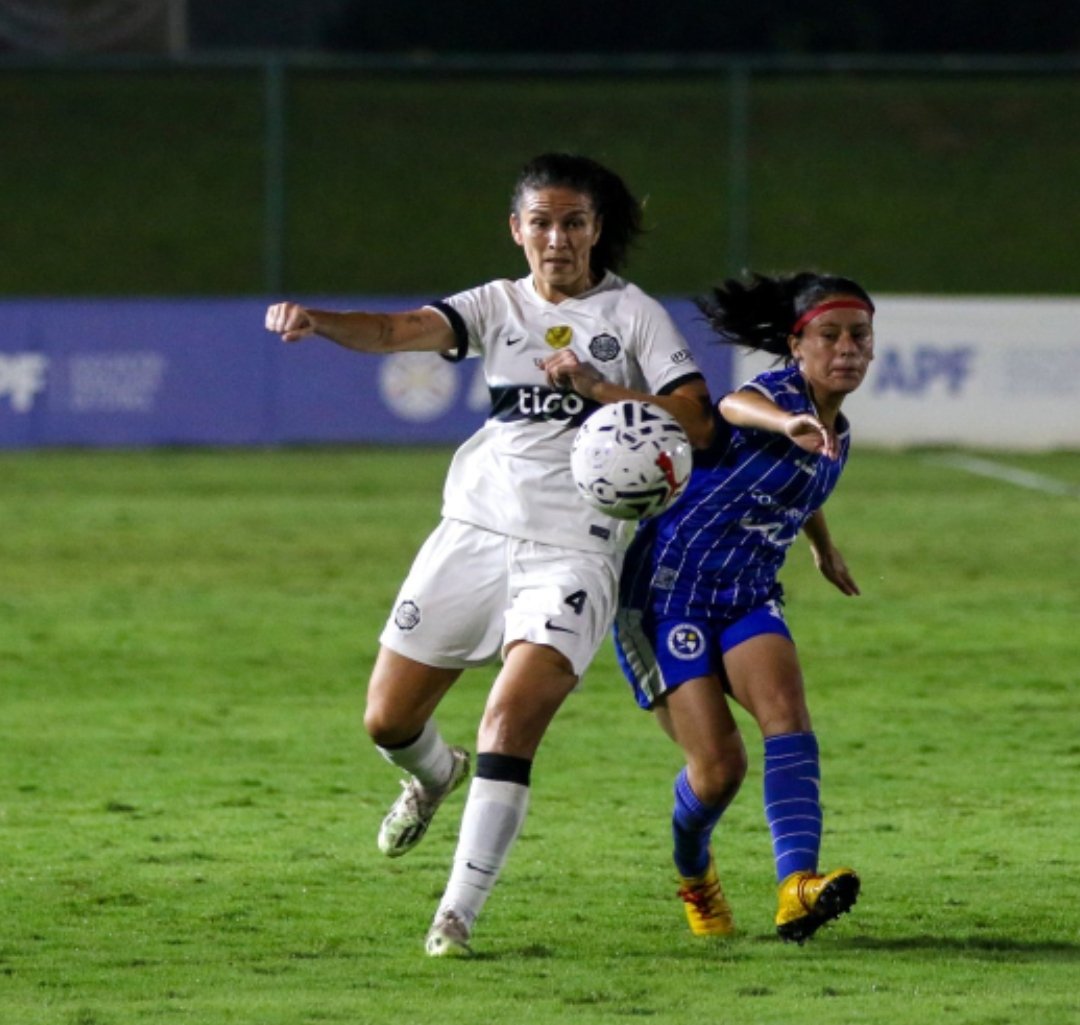 FUTBOL FEMENINO 

 | LA FRANJA PINTA EL TORNEO 

Olimpia sigue su paso imparable. Esta vez goleó a Sol de América por 4 a 0, por la segunda fecha del certamen #LaFutboleraPy ⚽️👑