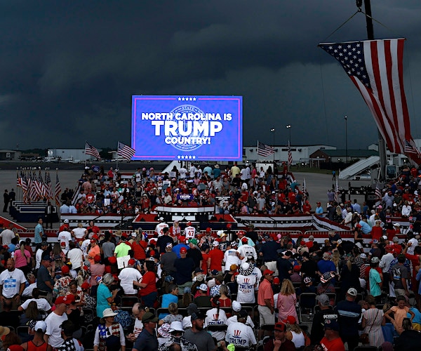 Lightning Forces Trump to Cancel North Carolina Rally dlvr.it/T5nb3K