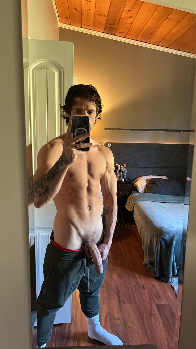 CeddySte's tweet photo. Beds too clean, let’s mess it up https://t.co/AciPYIckqN