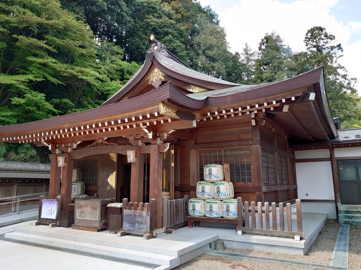 埼玉県日高市、高麗神社⛩️ へお詣り🚗✨ 高句麗からの渡来人 高麗王若光を主祭神とし 他、導きの神 猿田彦命、武内宿祢命を祀りする神社 境内脇の小高い丘の上には水天宮、社殿裏手には国指定文化財の高麗家住宅なども #埼玉県御朱印 #高麗神社