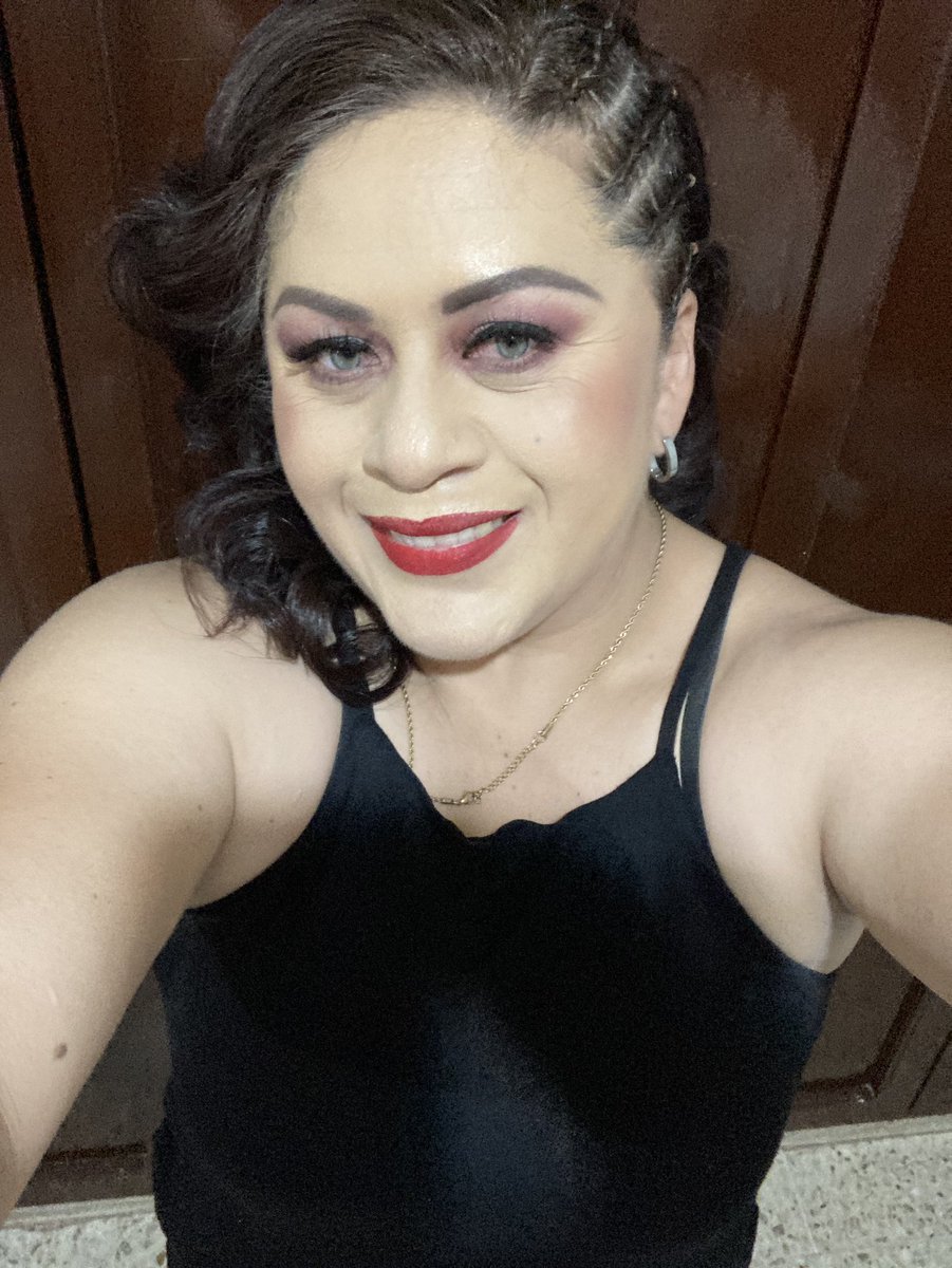 RiveGmezLu's tweet photo. Vamos de fiesta esta noche!!!!🍷🎉🙏🏻😇💖 https://t.co/vbqLcIABDK