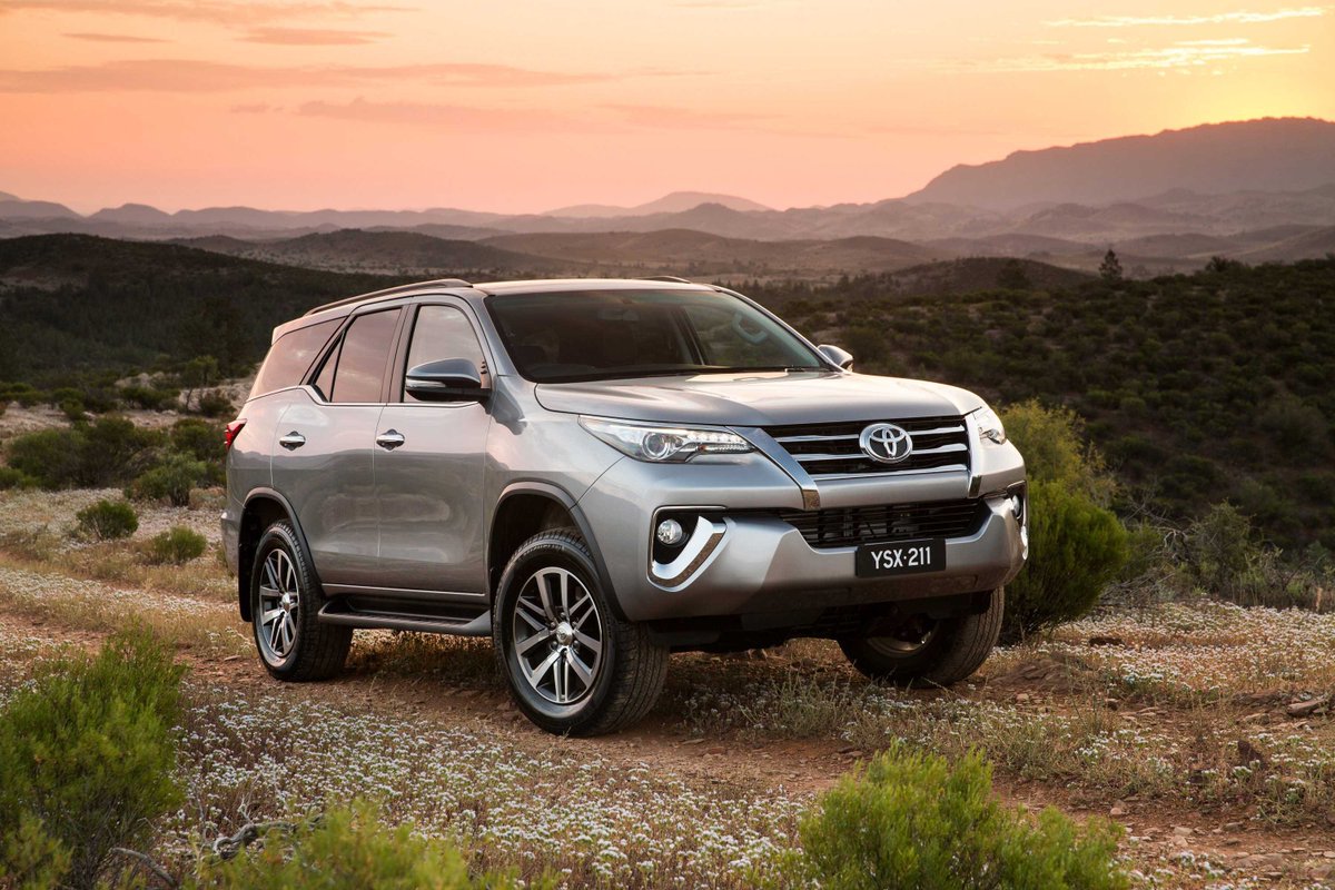 🔥Toyota Fortuner Bonge la Machine. . Hivi umewahi kujiuliza kwanini hiza gari bei mkasi sana [zamoto]. . Halafu zinatumiwa sana na mabalozi na miradi ya maendeleo ambayo iko funded. . Kaa vizuri andaa kifungia kinywa/juice na kitumbua chako pembeni [kama unacho] twende pamoja👇