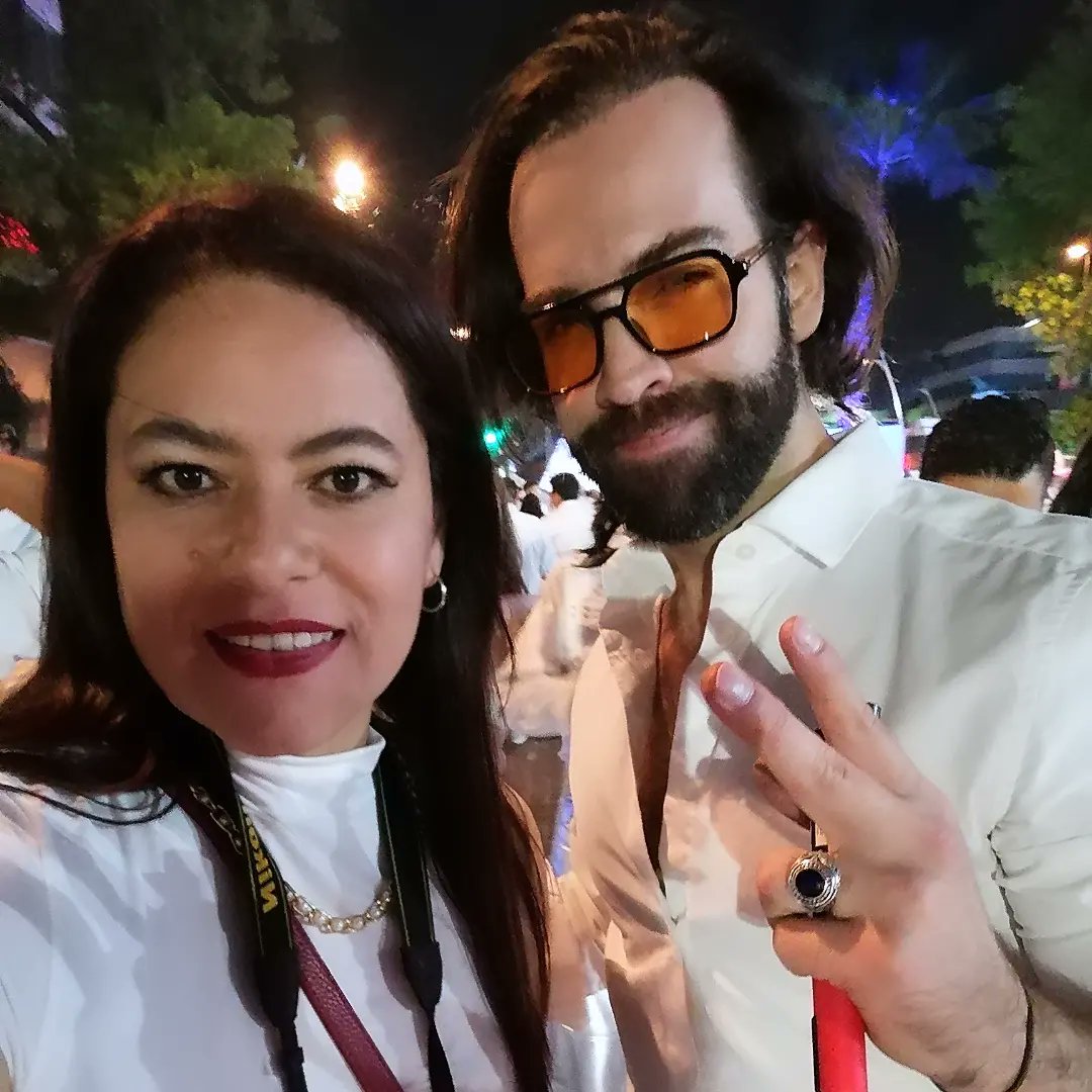 PaoParraguirre's tweet photo. Ayer se llevó a cabo la edición 23 de #AutoartWorld.
Un gran evento donde se fusionan el glamour, autos de lujo y artistas plásticos.
#arte https://t.co/TY7oznTQMM