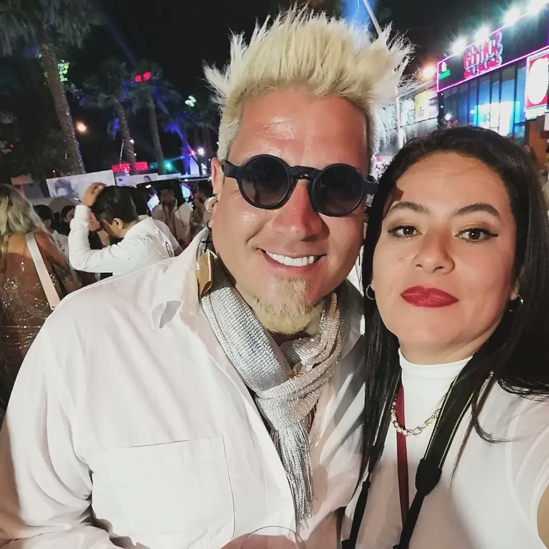 PaoParraguirre's tweet photo. Ayer se llevó a cabo la edición 23 de #AutoartWorld.
Un gran evento donde se fusionan el glamour, autos de lujo y artistas plásticos.
#arte https://t.co/TY7oznTQMM