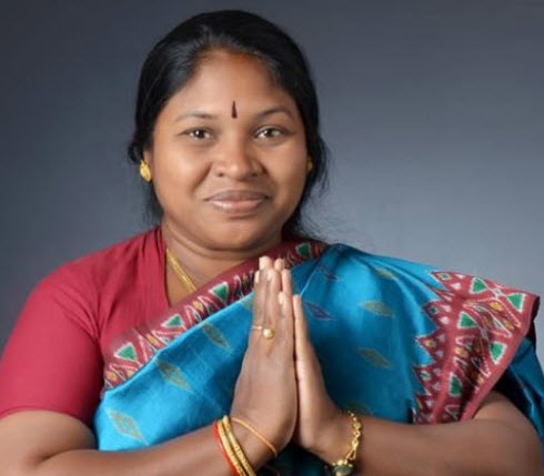 nvkrishna26's tweet image. జిల్లా: అల్లూరి సీతారామరాజు 

అసెంబ్లీ: పాడేరు 

TDP అభ్యర్థి మార్పు. క్రొత్త అభ్యర్థిగా గిడ్డి ఈశ్వరి 

. . 

నియోజకవర్గంలో పరిస్థితి . . 

నిన్నటివరకు . . 30,000 పైగా ఆధిక్యతలో YSRCP

ఈరోజు . . TDP -YCP మధ్య హోరాహోరీ పోటీ 

#Paderu