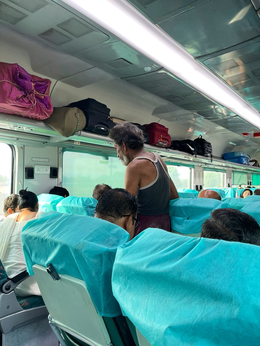 _vIshYz's tweet photo. CSMT bound train’s AC coach, toilets, Tray tables are super dirty and stinking.Looks like the train was never cleaned b4 departure.Beggars too are wandering in the coach.@indianrailway__ @GM_CRly @AshwiniVaishnaw cn you please look into this? @RailMinIndia @RailwaySeva https://t.co/6m1ApgB0po