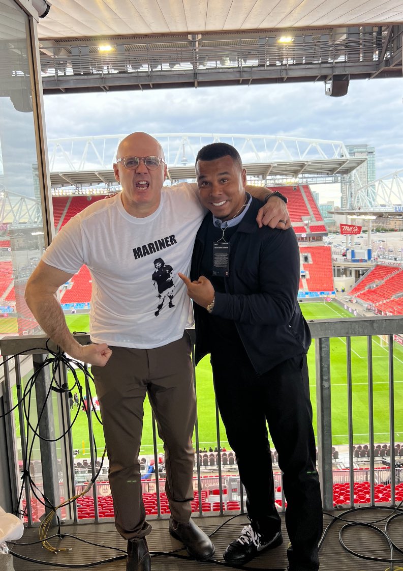 7:30 PM kickoff, eh? #NERevs north of the border for #TFCvNE @BradFeldman & @CharlieDavies9 have the call live from the banks of Lake Ontario. @985theSportsHub HD2 Streaming link here: 985thesportshub.com/hubcast/